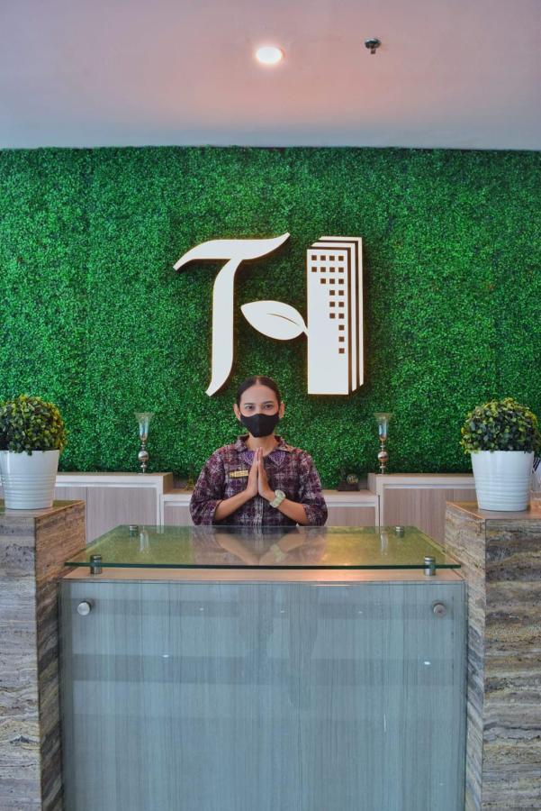 Terraz Tree Hotel Jakarta Exteriör bild